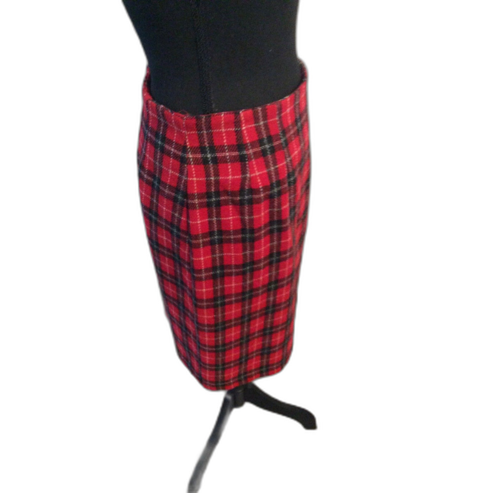 Vintage Savannah Plaid Lined Wool Blend Skirt Size 8P Red Black Zip Back USA